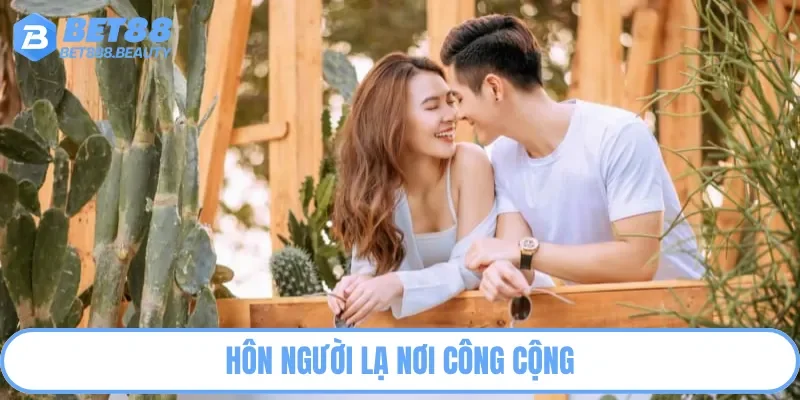Cẩn thận về những mối quan hệ khi mơ hôn người lạ nơi công cộng